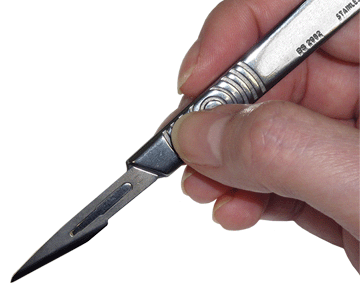 scalpel-3-w-hand