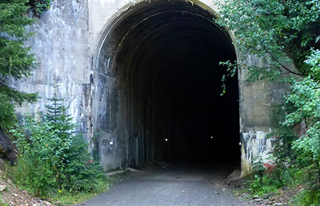 taft-tunnel-bikes-light_1579919_inl